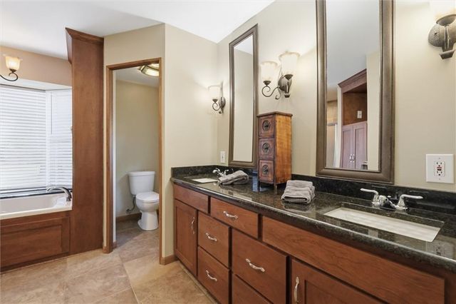 528 NE Bordner Drive, Lee's Summit, MO 64086