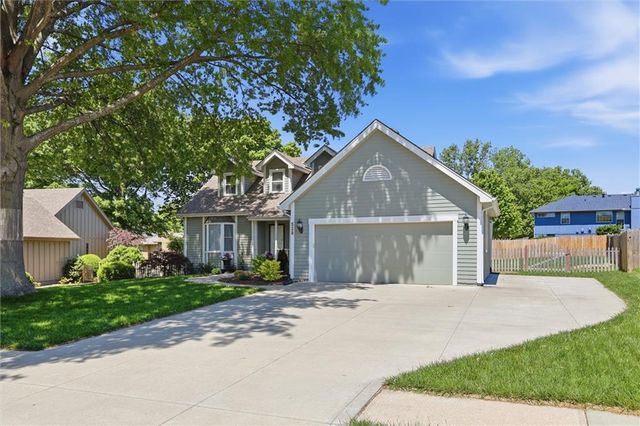 528 NE Bordner Drive, Lee's Summit, MO 64086