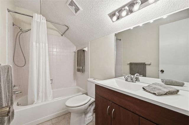 528 NE Bordner Drive, Lee's Summit, MO 64086