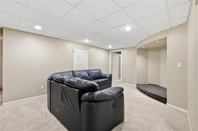 528 NE Bordner Drive, Lee's Summit, MO 64086