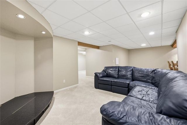 528 NE Bordner Drive, Lee's Summit, MO 64086