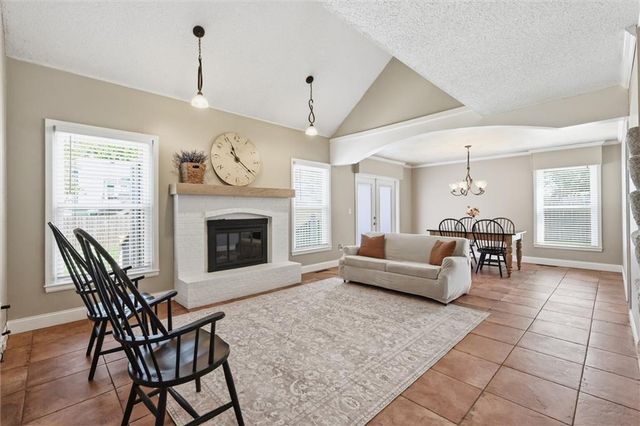 528 NE Bordner Drive, Lee's Summit, MO 64086