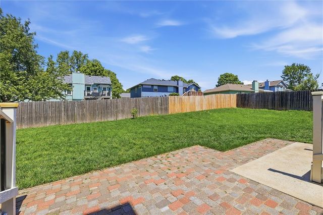 528 NE Bordner Drive, Lee's Summit, MO 64086