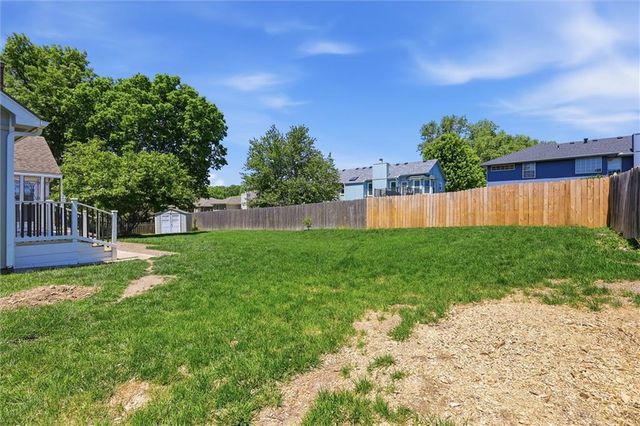528 NE Bordner Drive, Lee's Summit, MO 64086