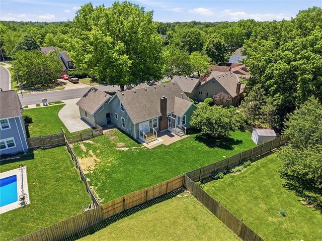 528 NE Bordner Drive, Lee's Summit, MO 64086