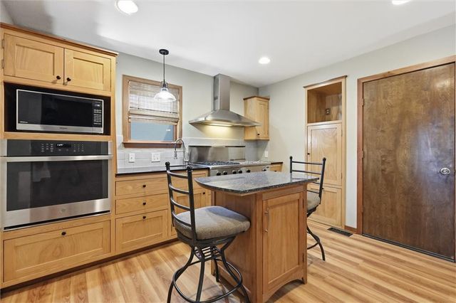 528 NE Bordner Drive, Lee's Summit, MO 64086