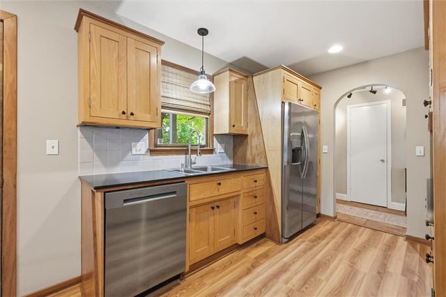 528 NE Bordner Drive, Lee's Summit, MO 64086