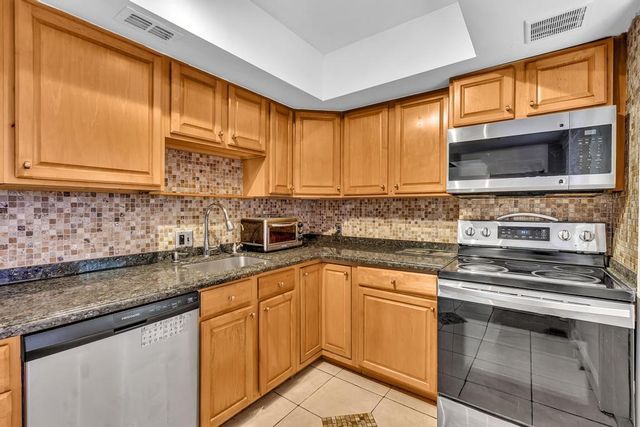 2950 N Palm Aire Drive 607, Pompano Beach, FL 33069