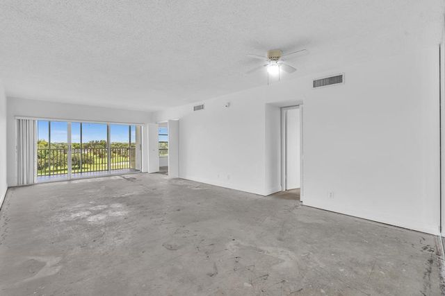 2950 N Palm Aire Drive 607, Pompano Beach, FL 33069
