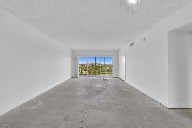 2950 N Palm Aire Drive 607, Pompano Beach, FL 33069