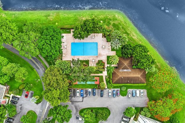 2950 N Palm Aire Drive 607, Pompano Beach, FL 33069