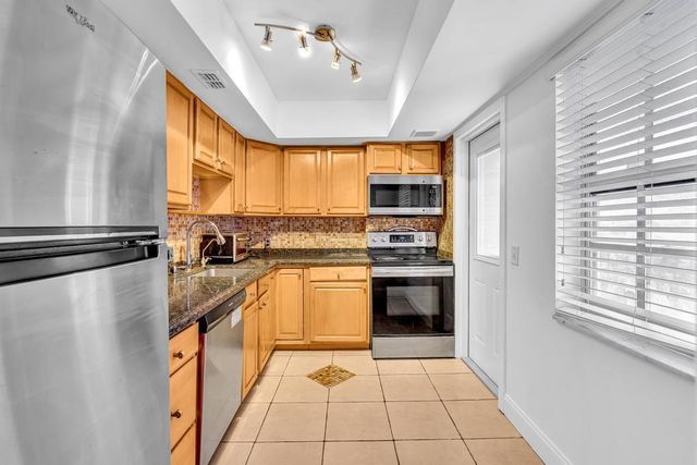 2950 N Palm Aire Drive 607, Pompano Beach, FL 33069