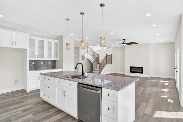 858 E Richmond Way, Nixa, MO 65714