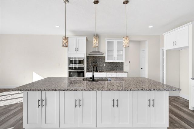 858 E Richmond Way, Nixa, MO 65714