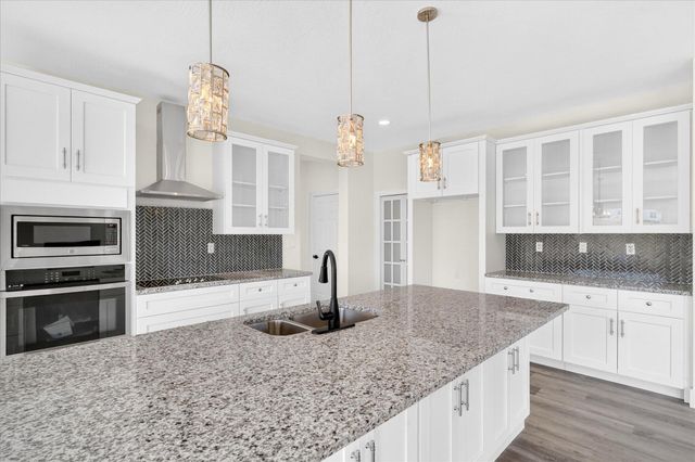 858 E Richmond Way, Nixa, MO 65714