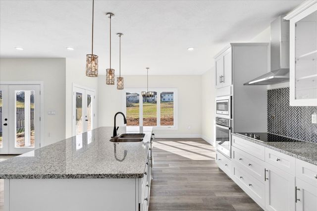 858 E Richmond Way, Nixa, MO 65714