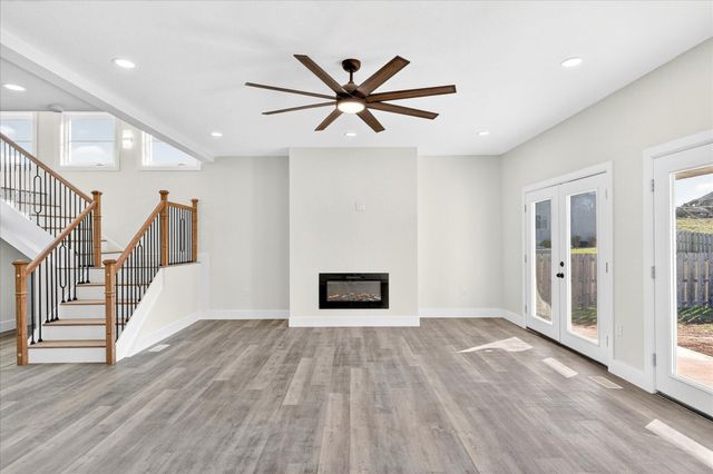 858 E Richmond Way, Nixa, MO 65714