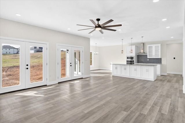 858 E Richmond Way, Nixa, MO 65714