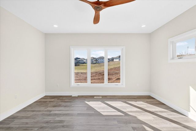 858 E Richmond Way, Nixa, MO 65714