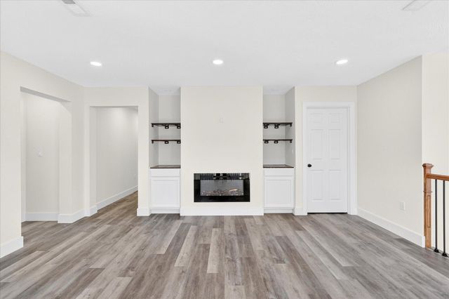 858 E Richmond Way, Nixa, MO 65714