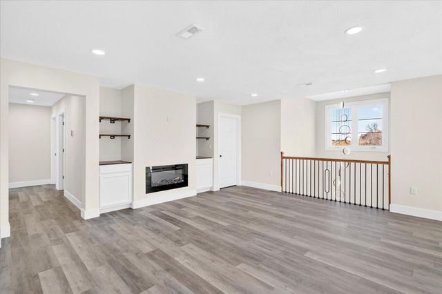 858 E Richmond Way, Nixa, MO 65714