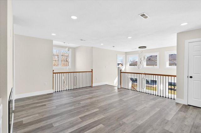 858 E Richmond Way, Nixa, MO 65714