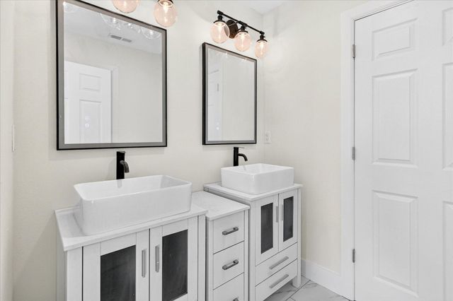 858 E Richmond Way, Nixa, MO 65714