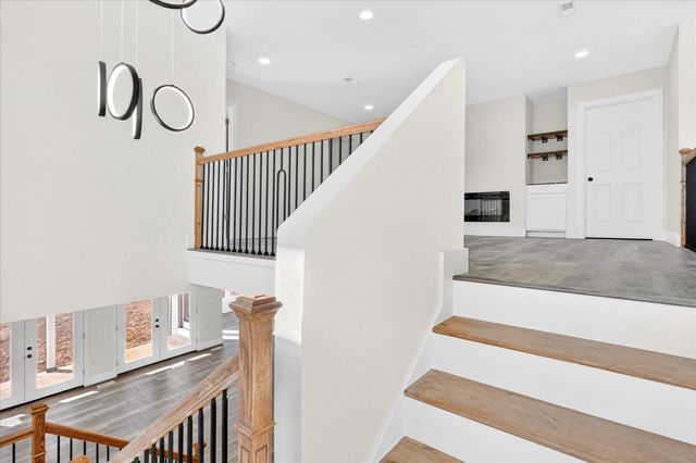 858 E Richmond Way, Nixa, MO 65714