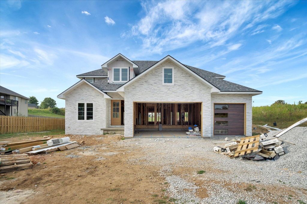 858 E Richmond Way, Nixa, MO 65714