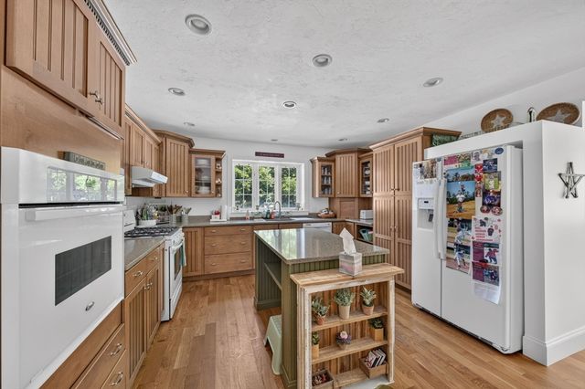 16 Pond Street, Carver, MA 02330