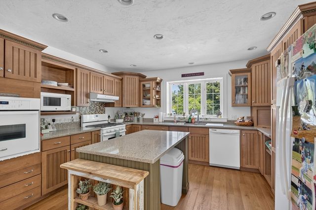 16 Pond Street, Carver, MA 02330