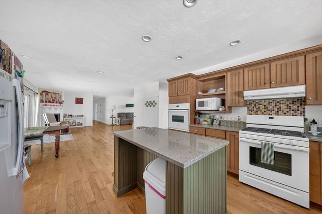 16 Pond Street, Carver, MA 02330