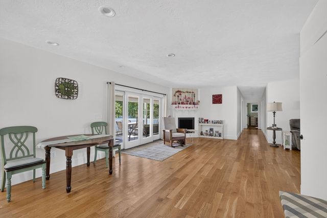 16 Pond Street, Carver, MA 02330