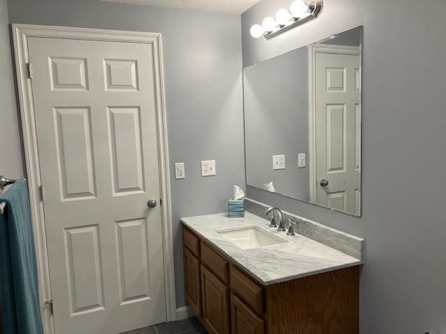 11 Lantern Lane, Londonderry, NH 03053