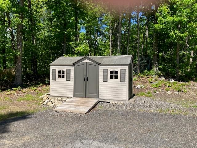 11 Lantern Lane, Londonderry, NH 03053