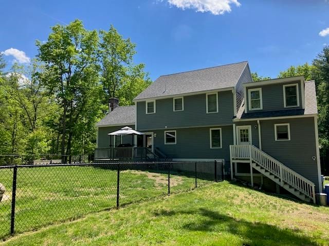 11 Lantern Lane, Londonderry, NH 03053