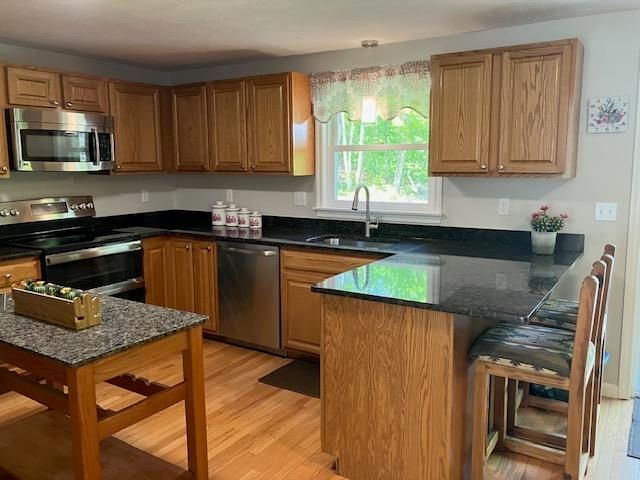 11 Lantern Lane, Londonderry, NH 03053