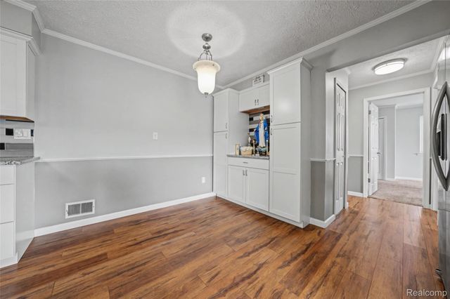 34821 Valleyview Dr. Drive D7, Sterling Heights, MI 48312