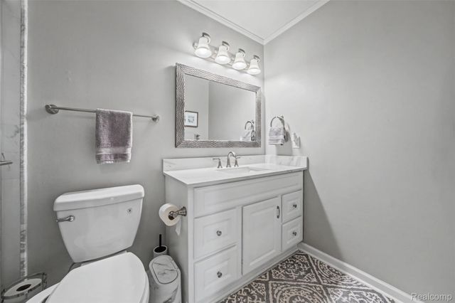 34821 Valleyview Dr. Drive D7, Sterling Heights, MI 48312