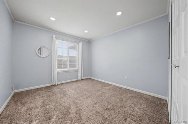 34821 Valleyview Dr. Drive D7, Sterling Heights, MI 48312