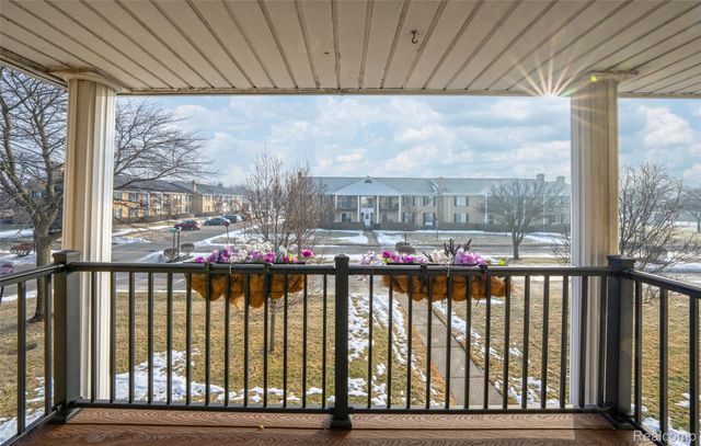 34821 Valleyview Dr. Drive D7, Sterling Heights, MI 48312