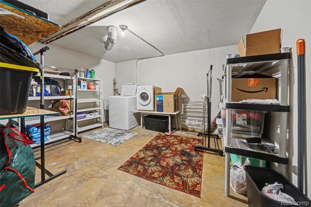 34821 Valleyview Dr. Drive D7, Sterling Heights, MI 48312