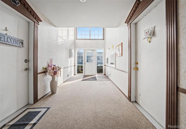 34821 Valleyview Dr. Drive D7, Sterling Heights, MI 48312