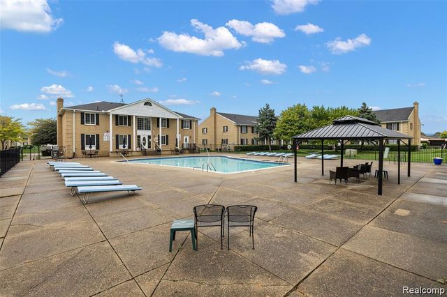 34821 Valleyview Dr. Drive D7, Sterling Heights, MI 48312