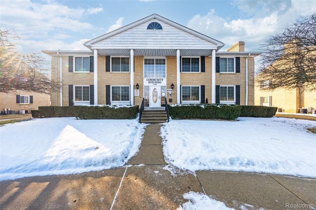 34821 Valleyview Dr. Drive D7, Sterling Heights, MI 48312