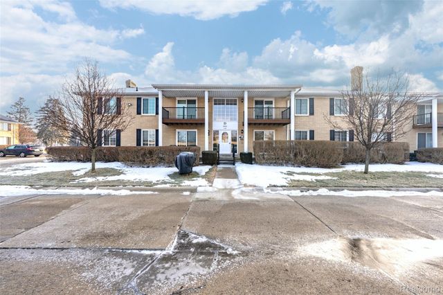 34821 Valleyview Dr. Drive D7, Sterling Heights, MI 48312