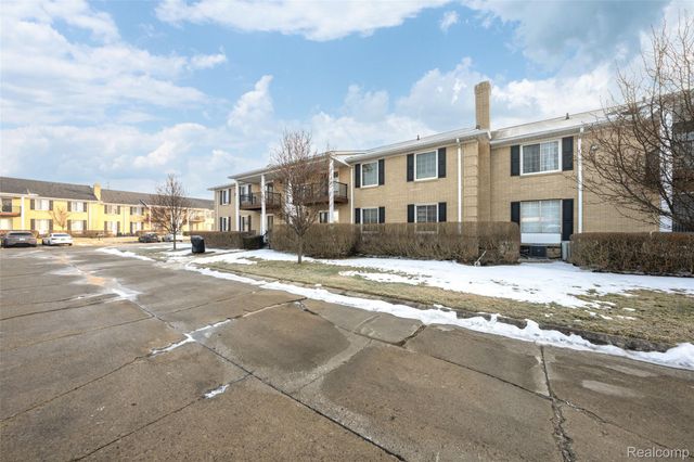 34821 Valleyview Dr. Drive D7, Sterling Heights, MI 48312