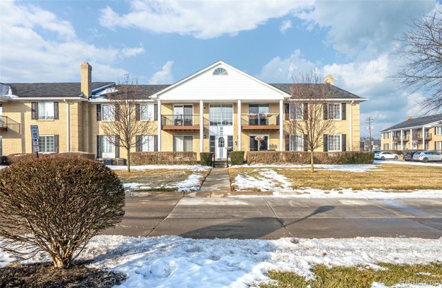 34821 Valleyview Dr. Drive D7, Sterling Heights, MI 48312