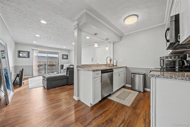 34821 Valleyview Dr. Drive D7, Sterling Heights, MI 48312