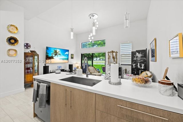808 NW 44th Ter, Plantation, FL 33317